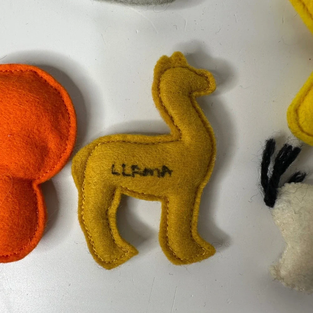 Vtg 1983 Reed Galleries Felt Alphabet Animal Pocket Wall Hanging Rainbow Teacher